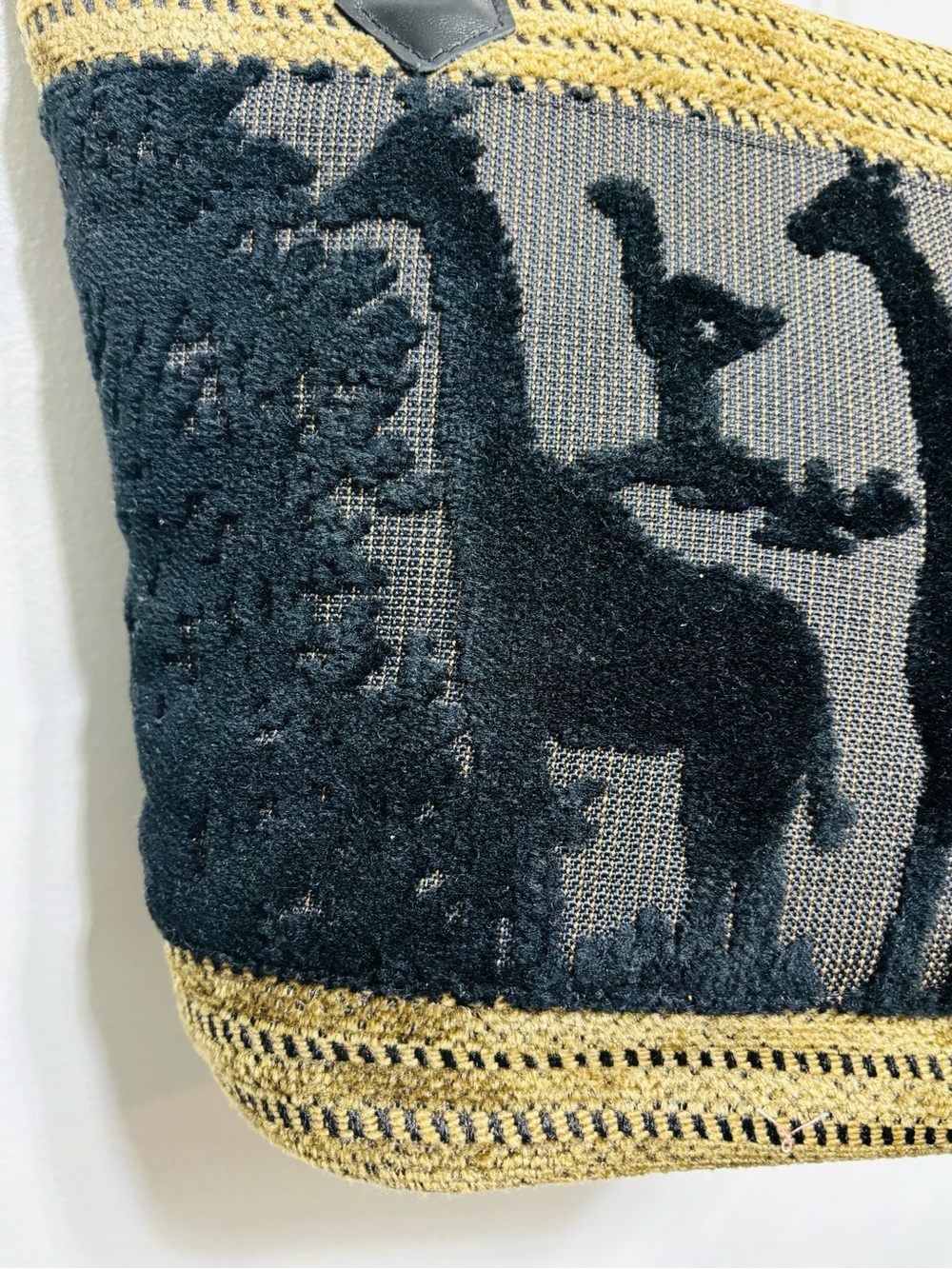 Black & Gold Crochet Giraffe Tote Bag - Women - Picture 8 of 9